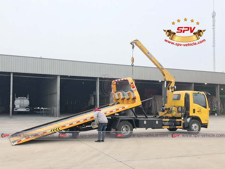 Road Wrecker Truck with Crane ISUZU - Sliding Bed Road Wrecker Truck with Crane ISUZU - Sliding Bed